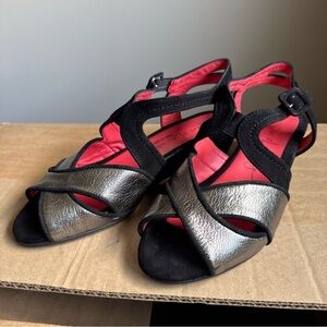 Pas de Rouge Silver Metallic Black Suede Open Toe Heeled Sandal Womens 38 Buckle